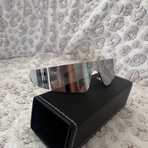 Mirror sunglasses 😎